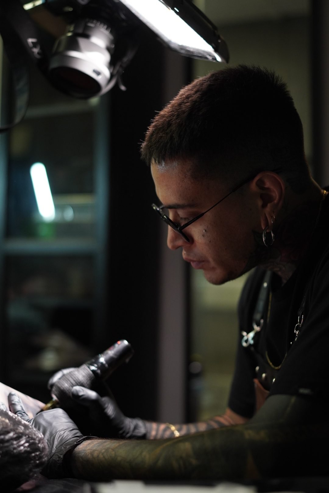 cris monroy proceso tatuaje black grey rotated