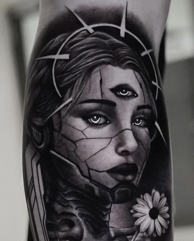Detalle del rostro de Cyber Girl en tatuaje Black & Grey